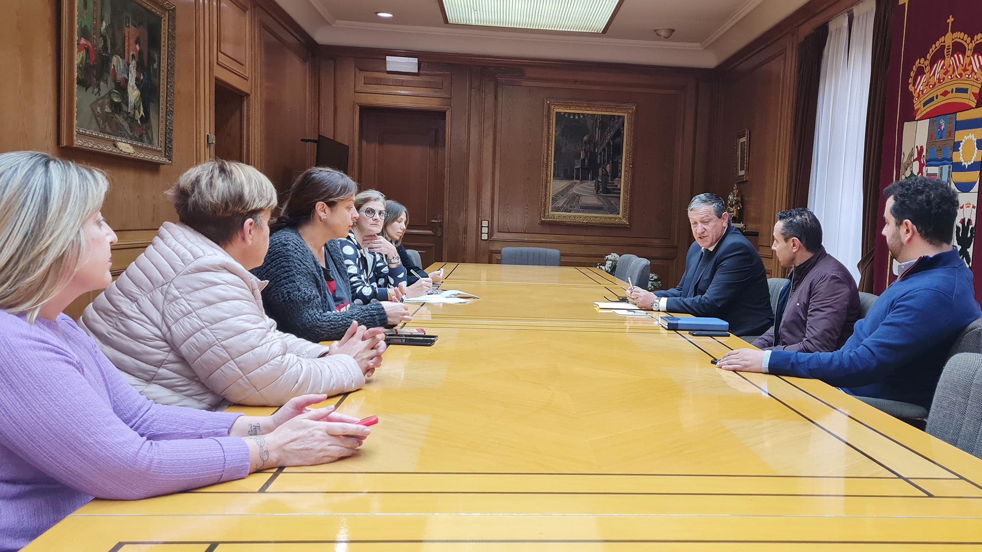 Encuentro con los representantes sindicales de los trabajadores del servicio de limpieza