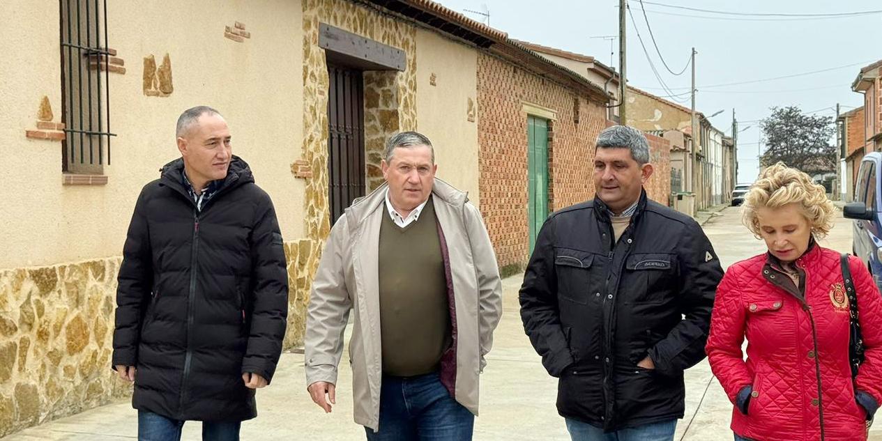visita de las obras de renovación de la red de abastecimiento de Santovenia del Esla