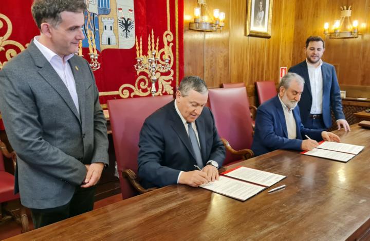 Momento de la firma de los convenios de colaboración