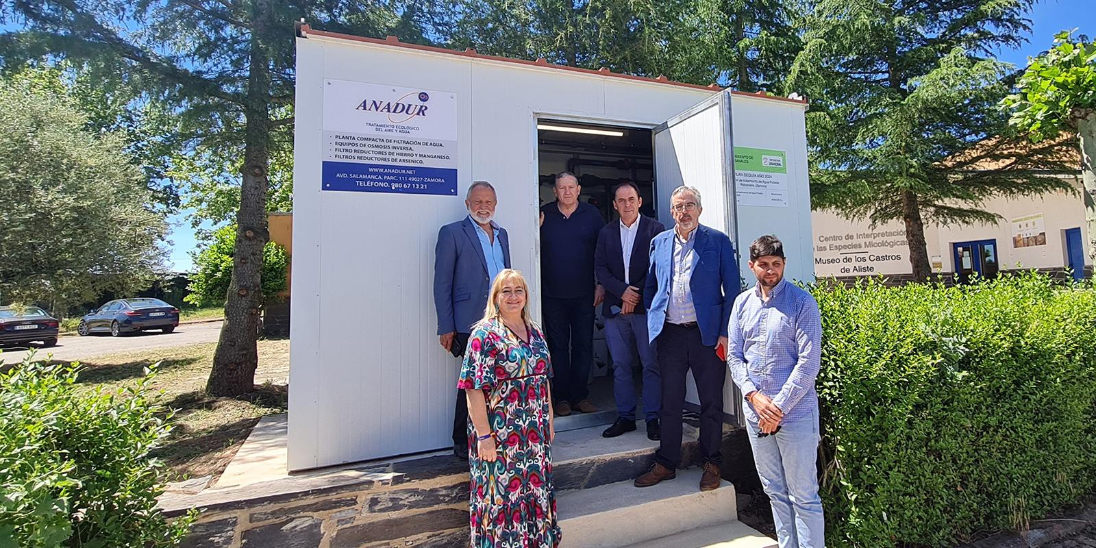 Visita de los responsables de la Diputación de Soria a potabilizadoras de agua compactas