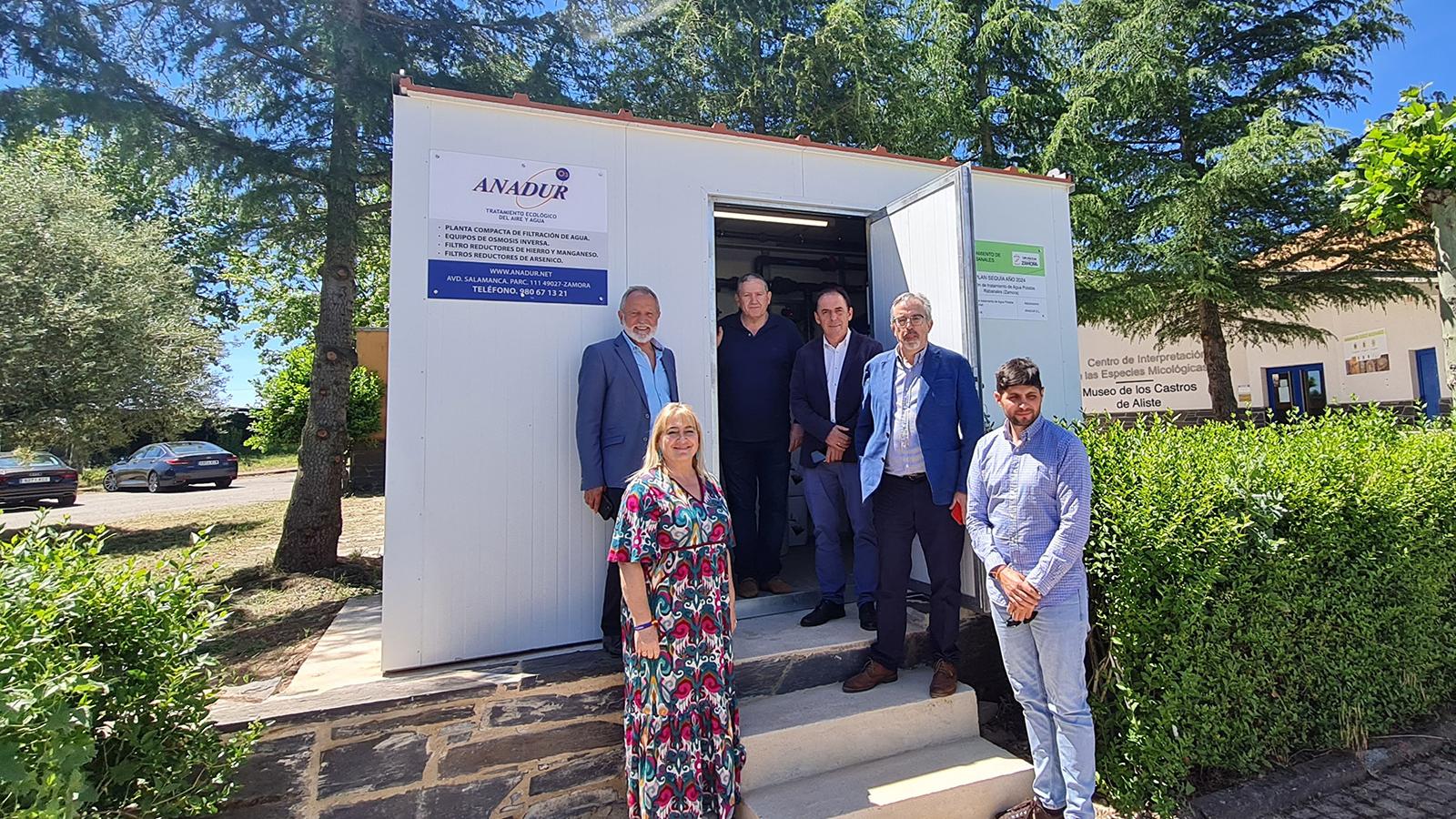 Visita de los responsables de la Diputación de Soria a potabilizadoras de agua compactas
