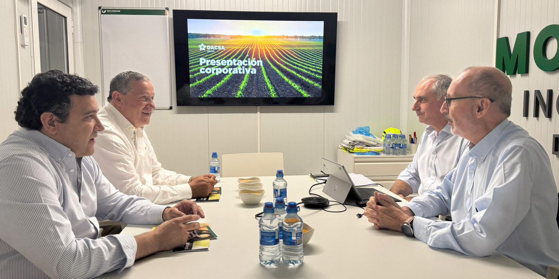 Momento de la visita a las instalaciones de Molendum Ingredients