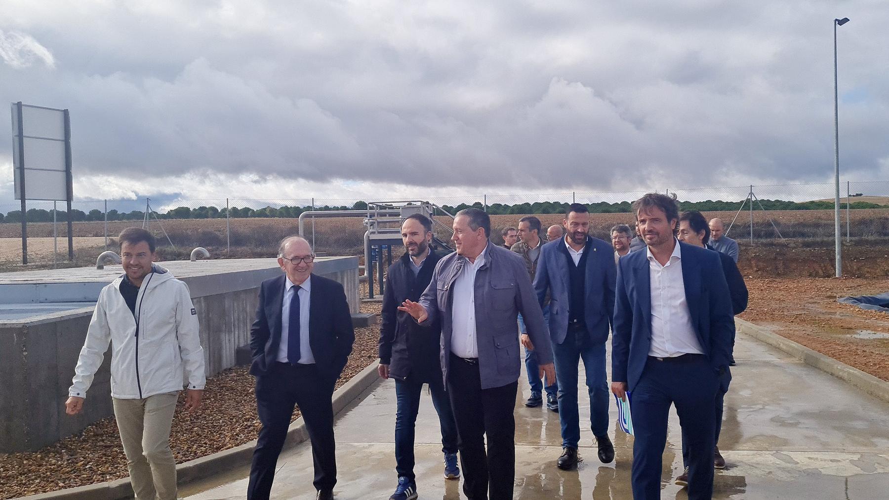 Momento de la reunión con representantes de los ayuntamientos