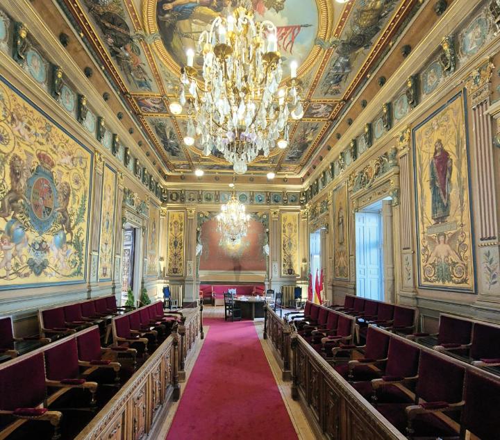 Salón de plenos del antiguo Palacio Provincial