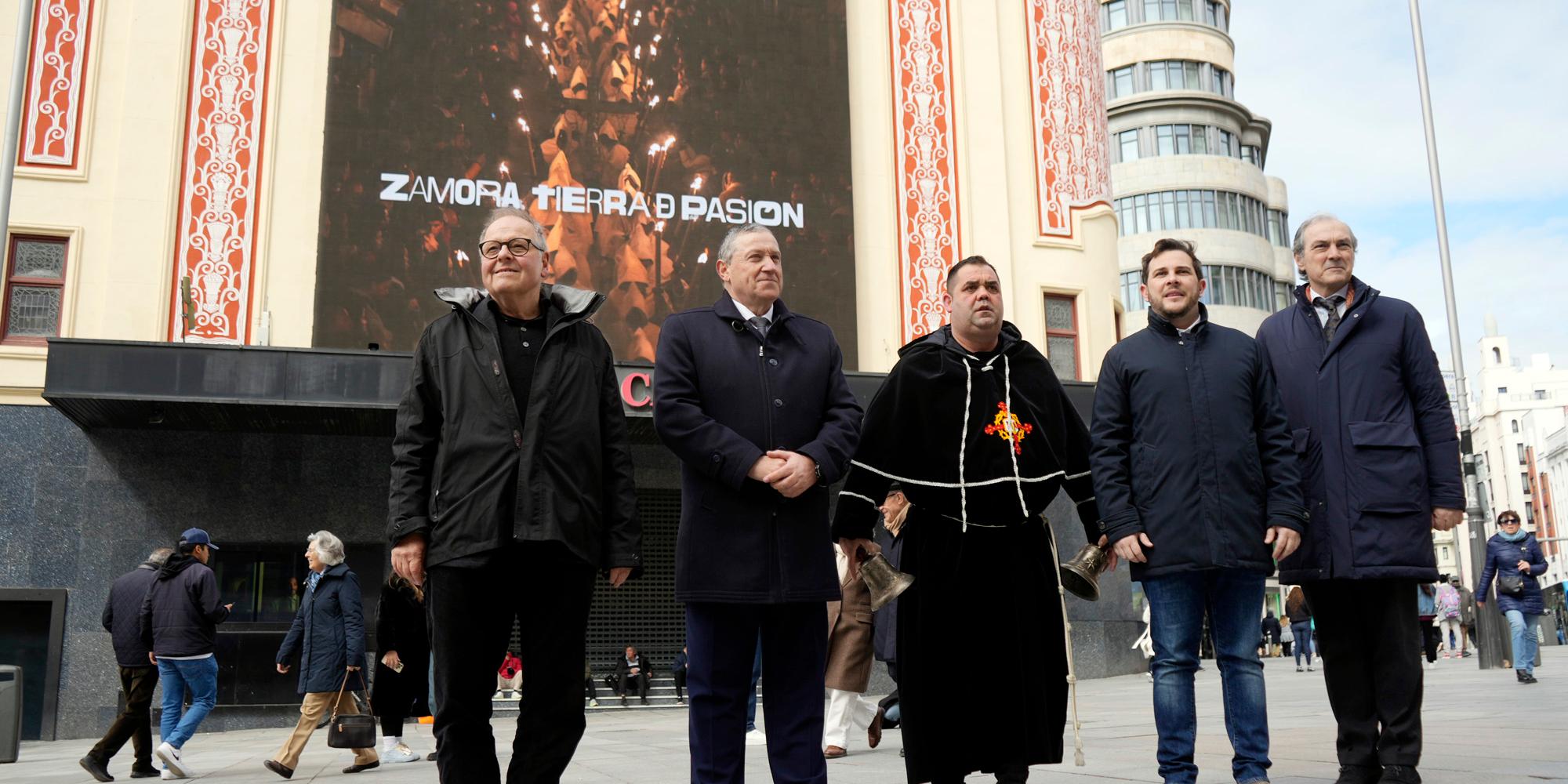 La Campaña en las pantallas gigantes de la Plaza de Callao