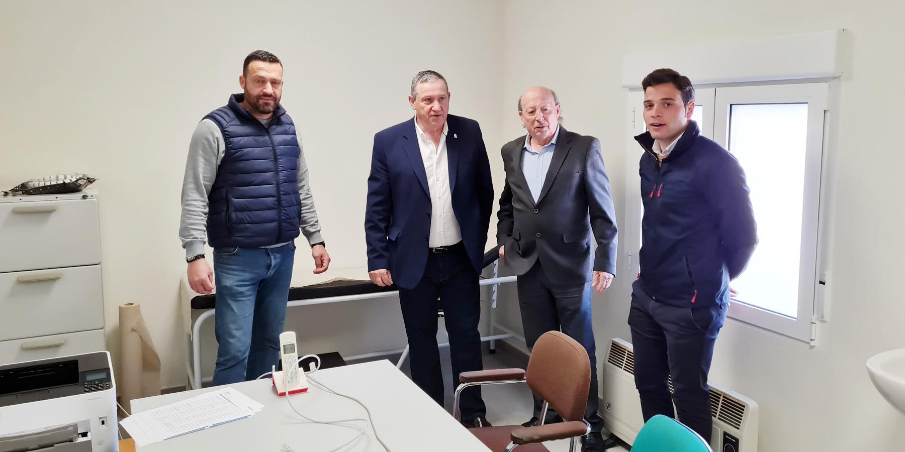 Visita al reformado consultorio de Peleas de Abajo