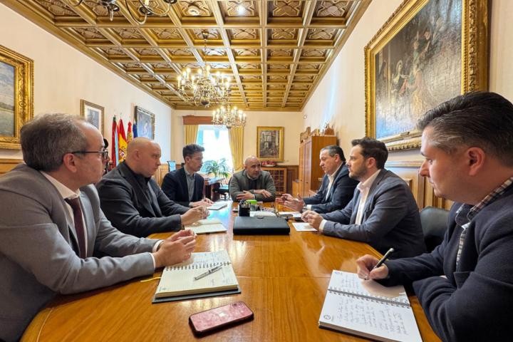 Se mantendrán reuniones periódicas para abordar los aspectos organizativos de la muestra