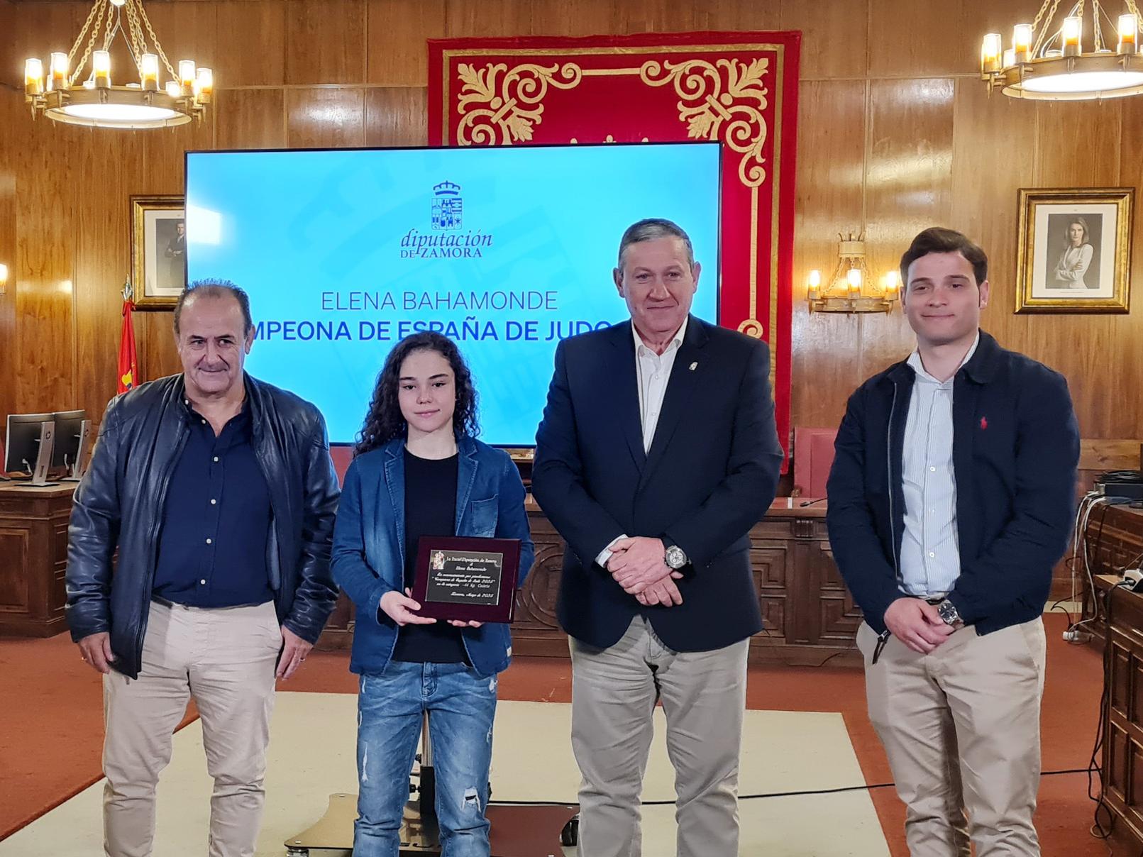 El presidente de la Diputación recibe a Elena Bahamonde, campeona de España de Judo Cadete