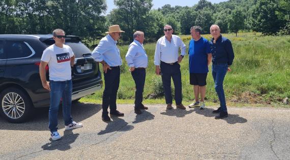 El presidente ha anunciado la intervención en otros tramos de carreteras de interés comarcal