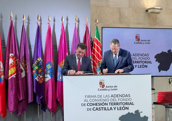 Momento de la firma de la adenda al convenio