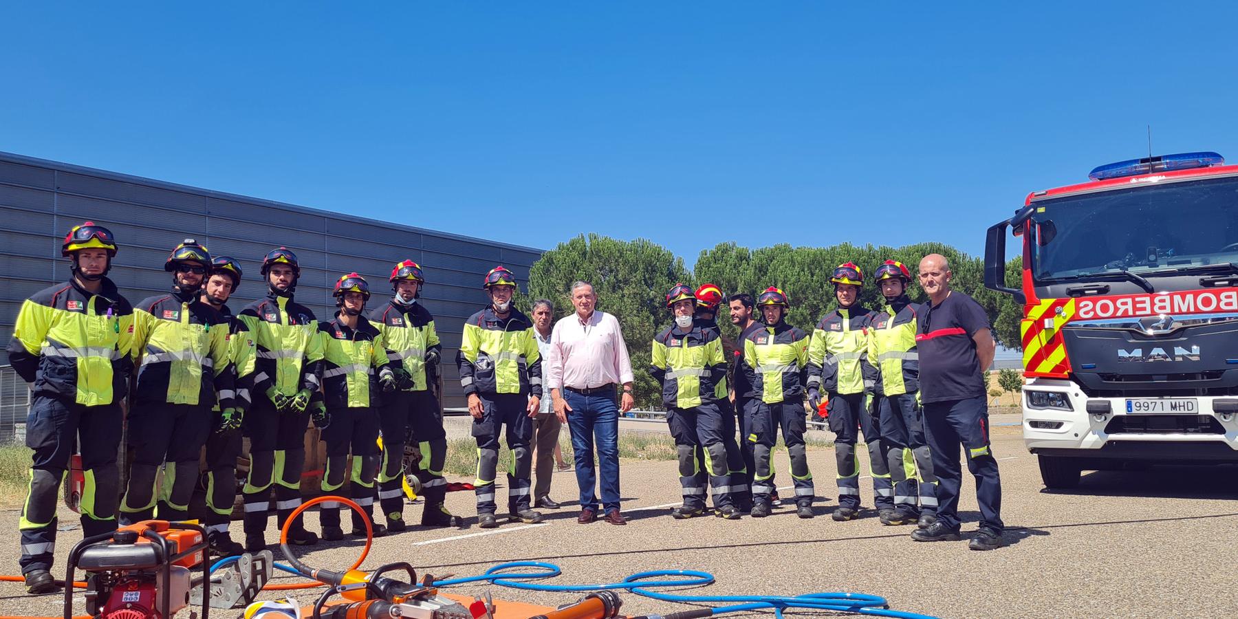 Visita durante el curso de formación en excarcelación y extracción de personas en accidentes de tráfico.