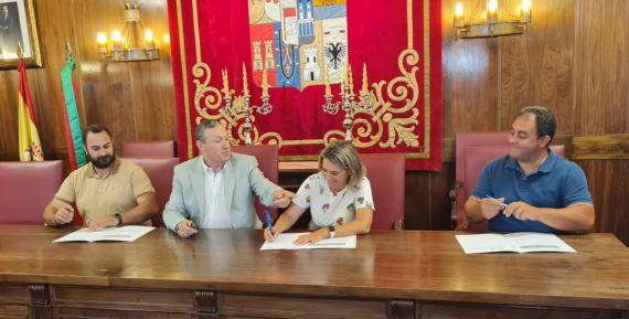 Momento de la firma de convenios