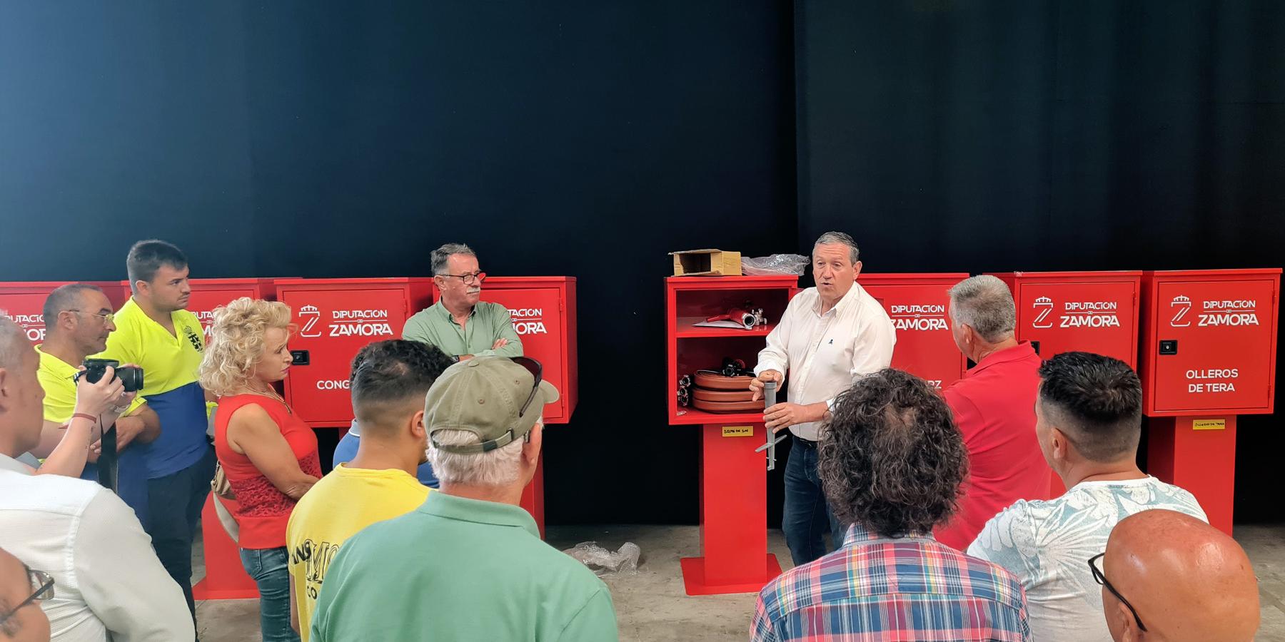 Entrega del segundo lote de 276 armarios y material de primera intervención contra incendios