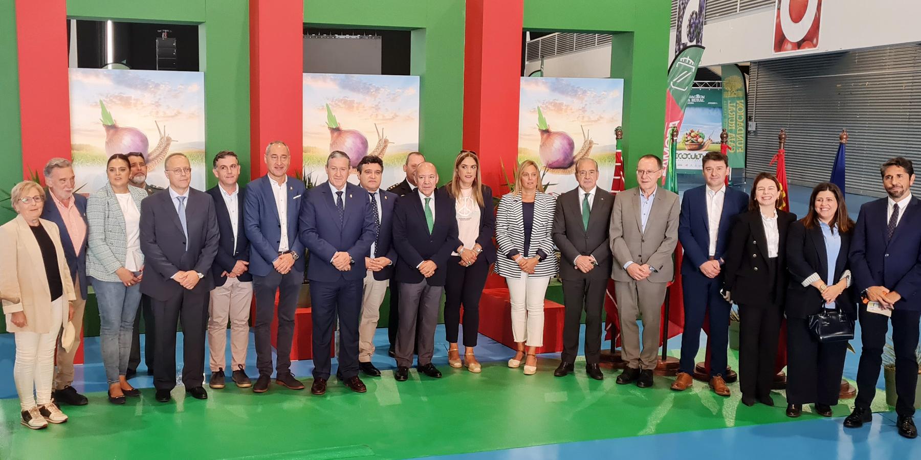 En la inauguración han estado presentes autoridades civiles, militares, representantes institucionales, expositores, profesionales del sector ecológico y medios de comunicación.