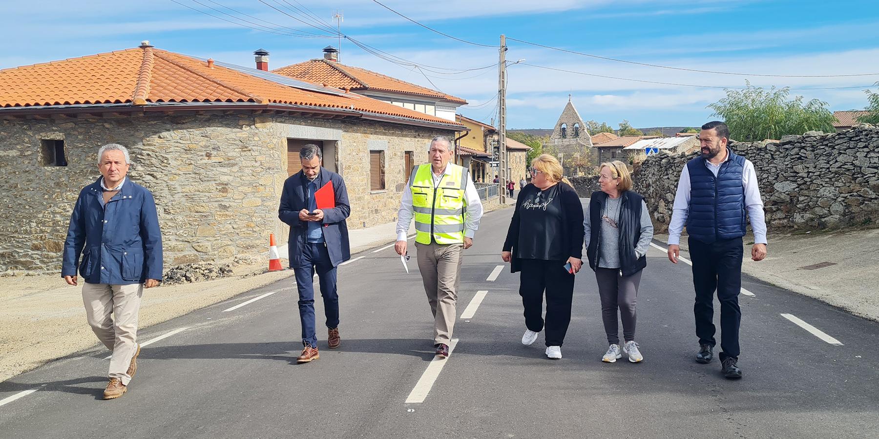 Visita a las obras de mejora de la pavimentación de la travesía y de renovación del alumbrado público