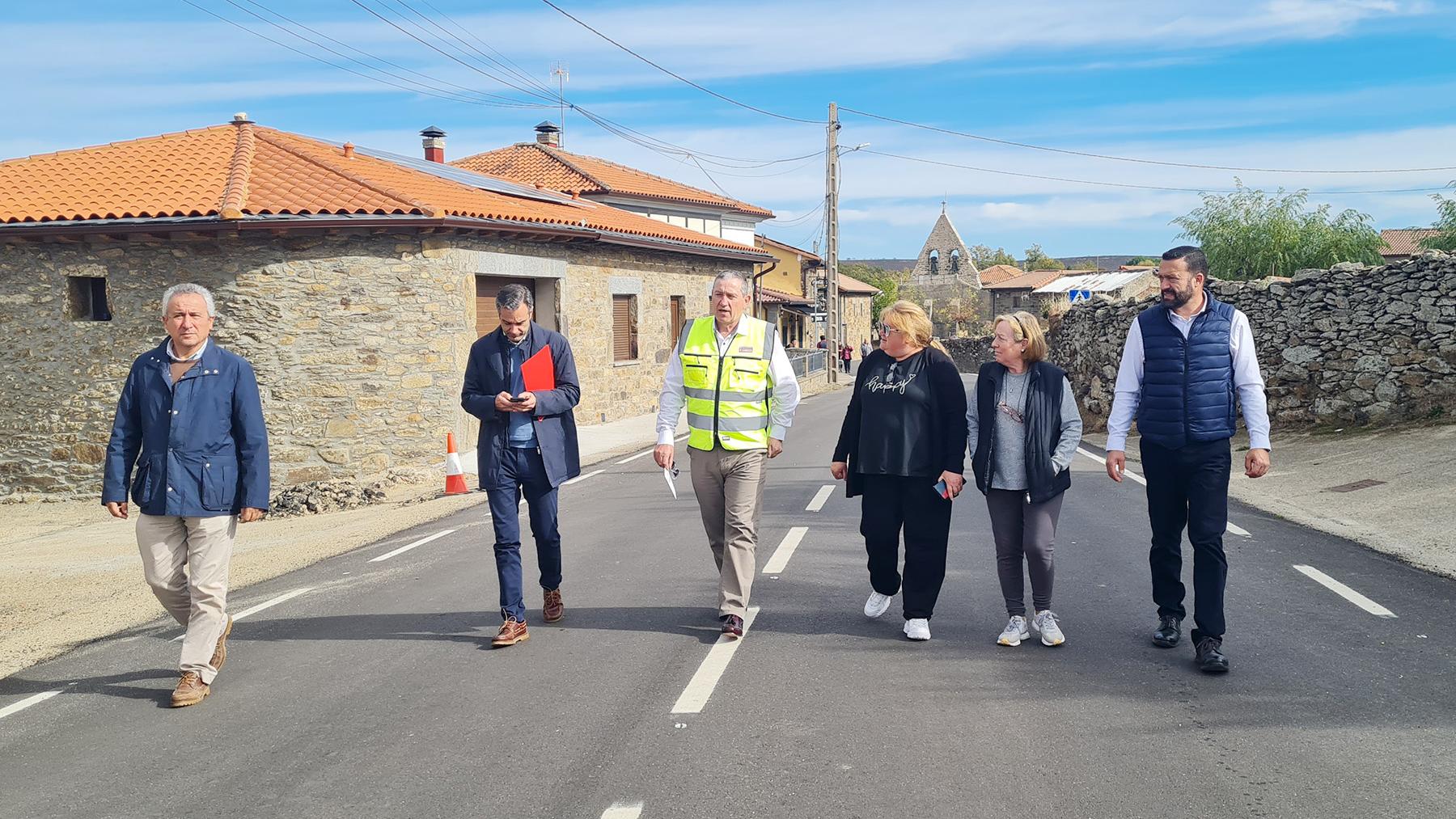 Travesía y alumbrado en Villanueva de Valrojo