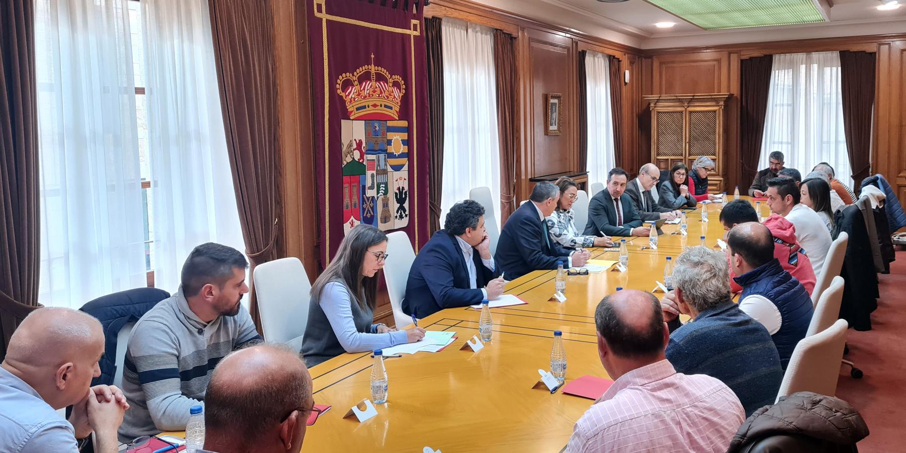 Reunión previa con los alcaldes de los municipios