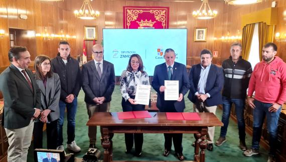 Fotografía de la firma del convenio marco