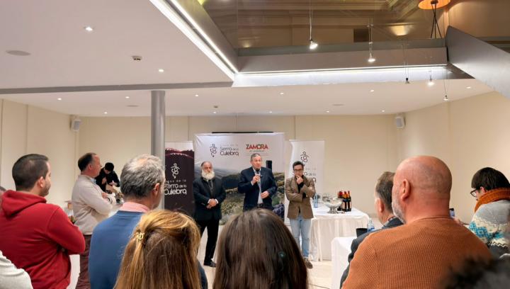 Las bodegas de la Asociación ofrecieron una cata dirigida de sus vinos, caracterizados por la longevidad de sus viñas