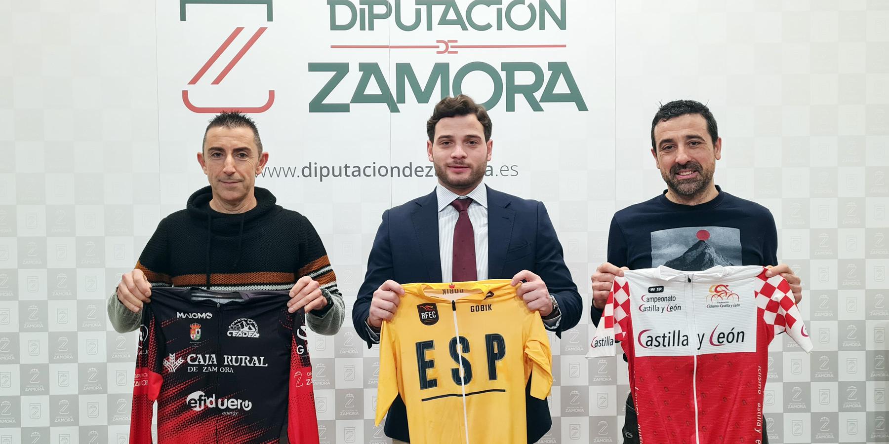 Momento de la recepción de  José Carlos “Tapo”,