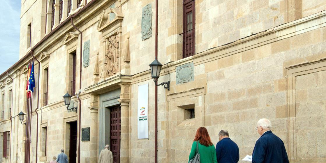 Estas ayudas se destinan a alimentación, cuidados personales esenciales, alojamiento temporal y otros fines.