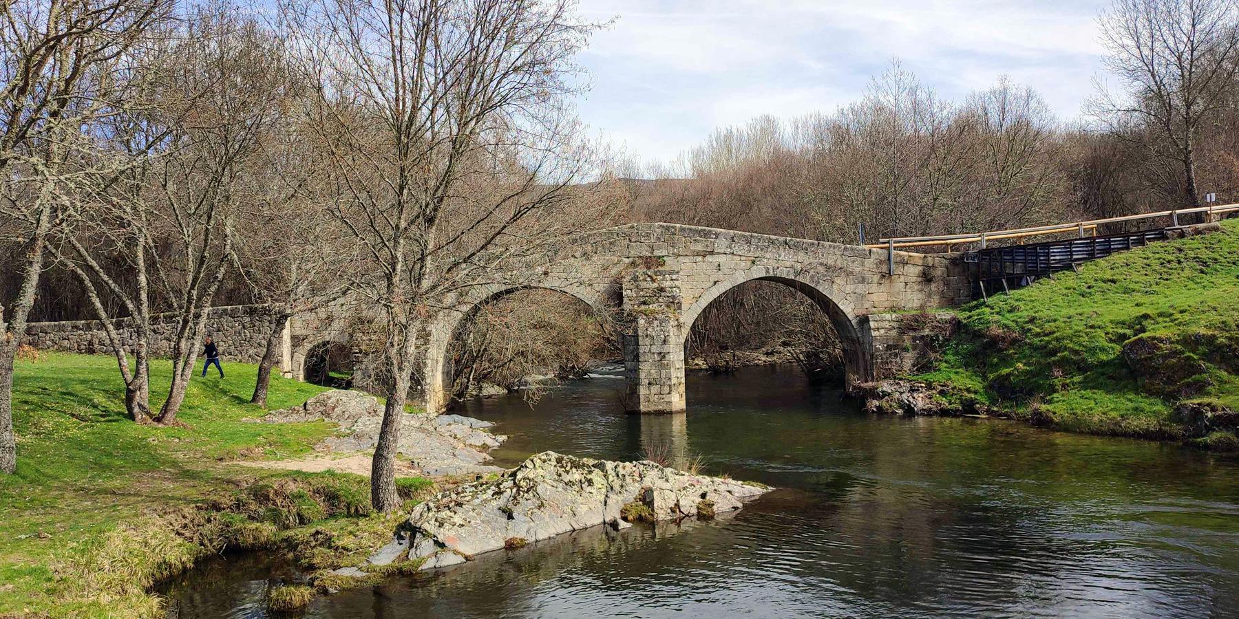 El nuevo puente permitirá dar solución a los problemas de circulación que genera el actual puente histórico del siglo XVIII