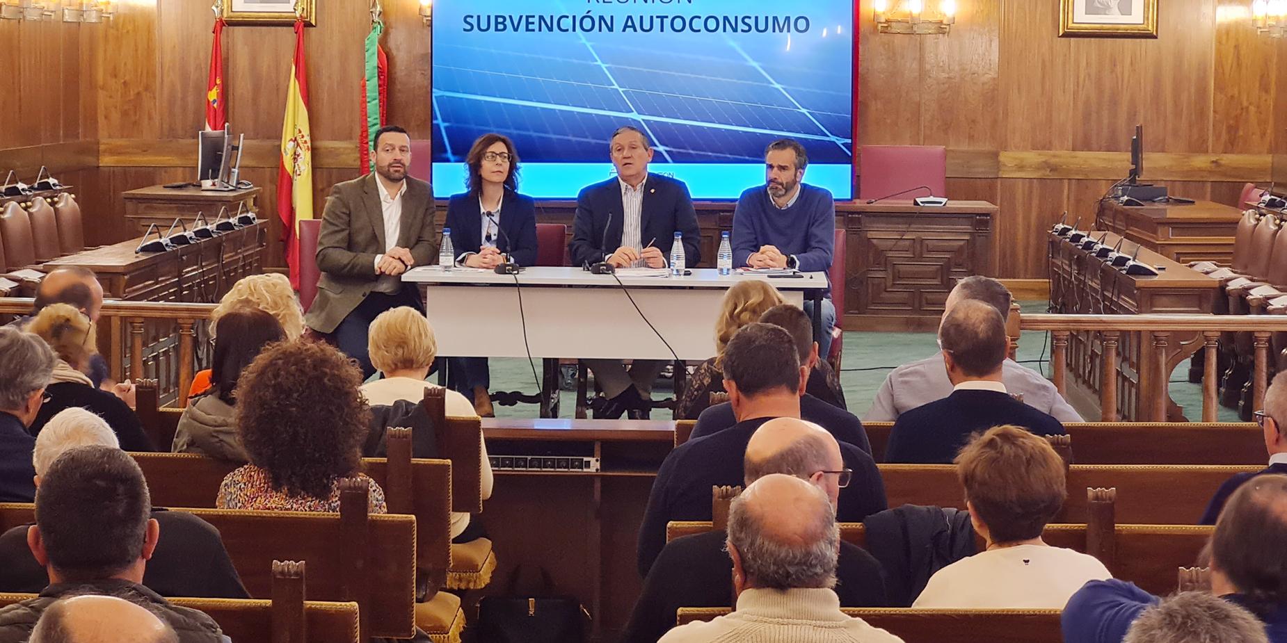 Durante la reunión con los representantes de los ayuntamientos de la provincia
