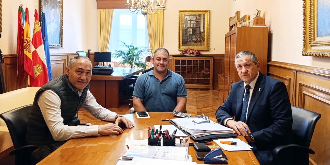 Reunión de trabajo con el alcalde de Arrabalde