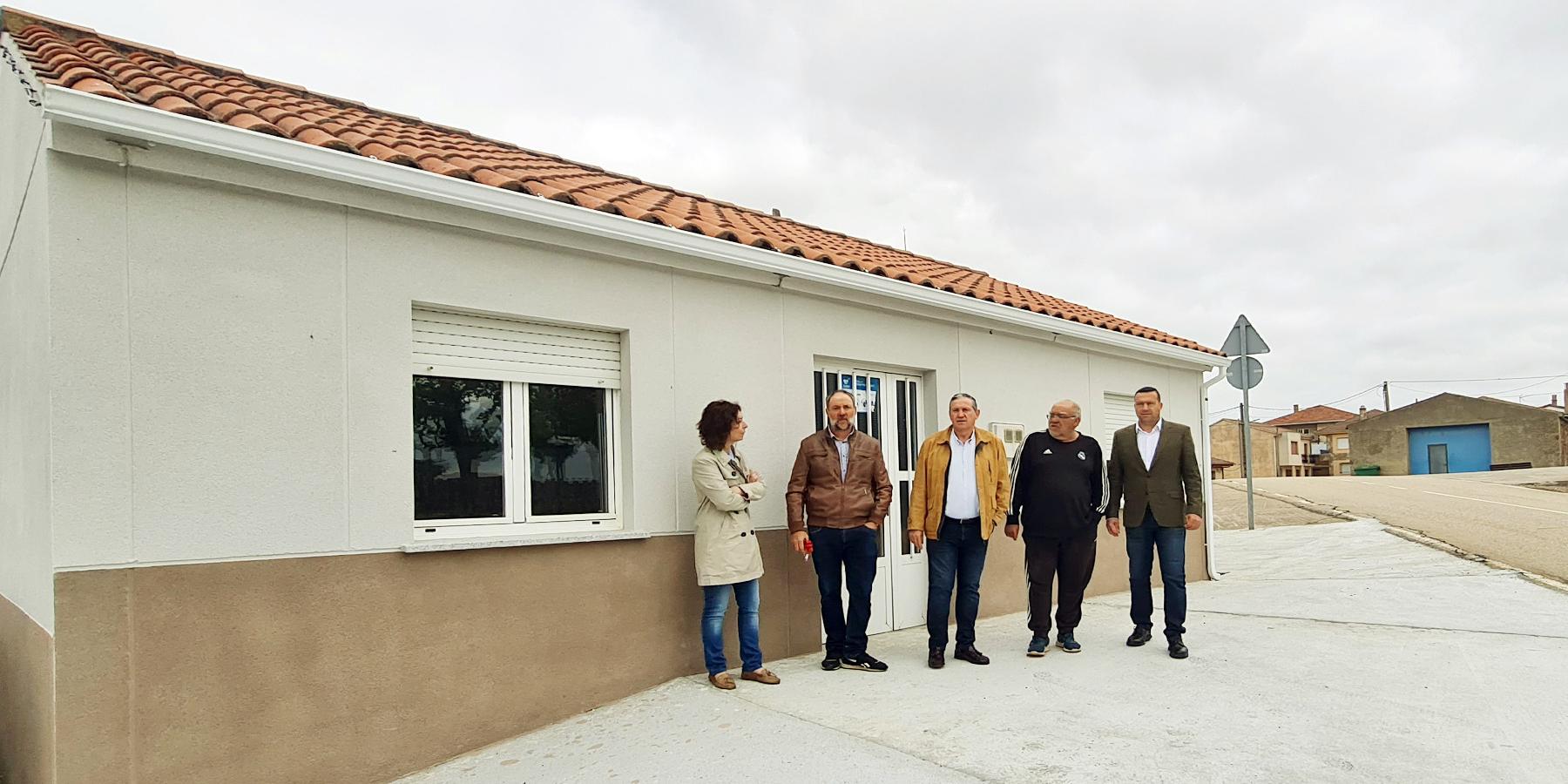 Visita a las actuaciones ejecutadas en Santa Eufemia del Barco, destinadas a mejorar infraestructuras básicas y servicios públicos.