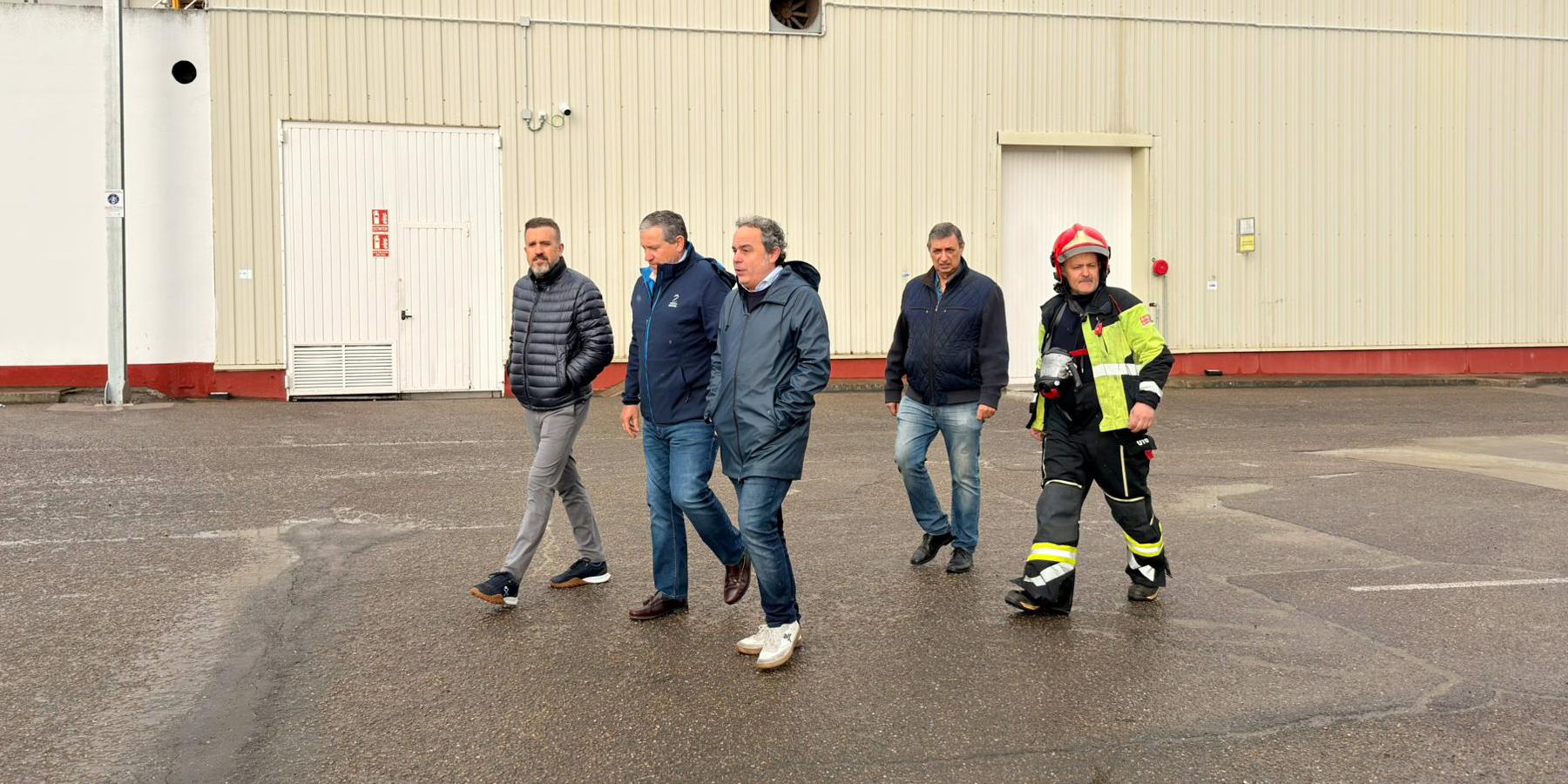 El presidente de la Diputación de Zamora se desplazó hasta la fábrica para seguir de primera mano la evolución de la intervención