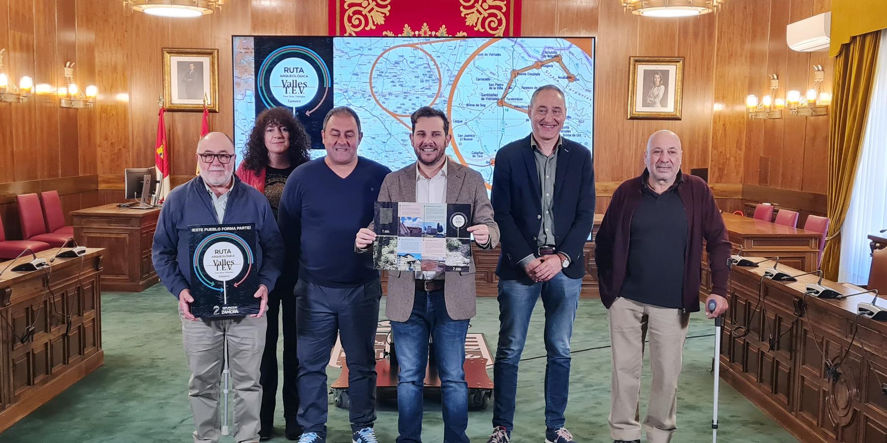 Presentación del folleto de información turística de la Ruta Arqueológica de los Valles del Tera, Eria y Vidriales