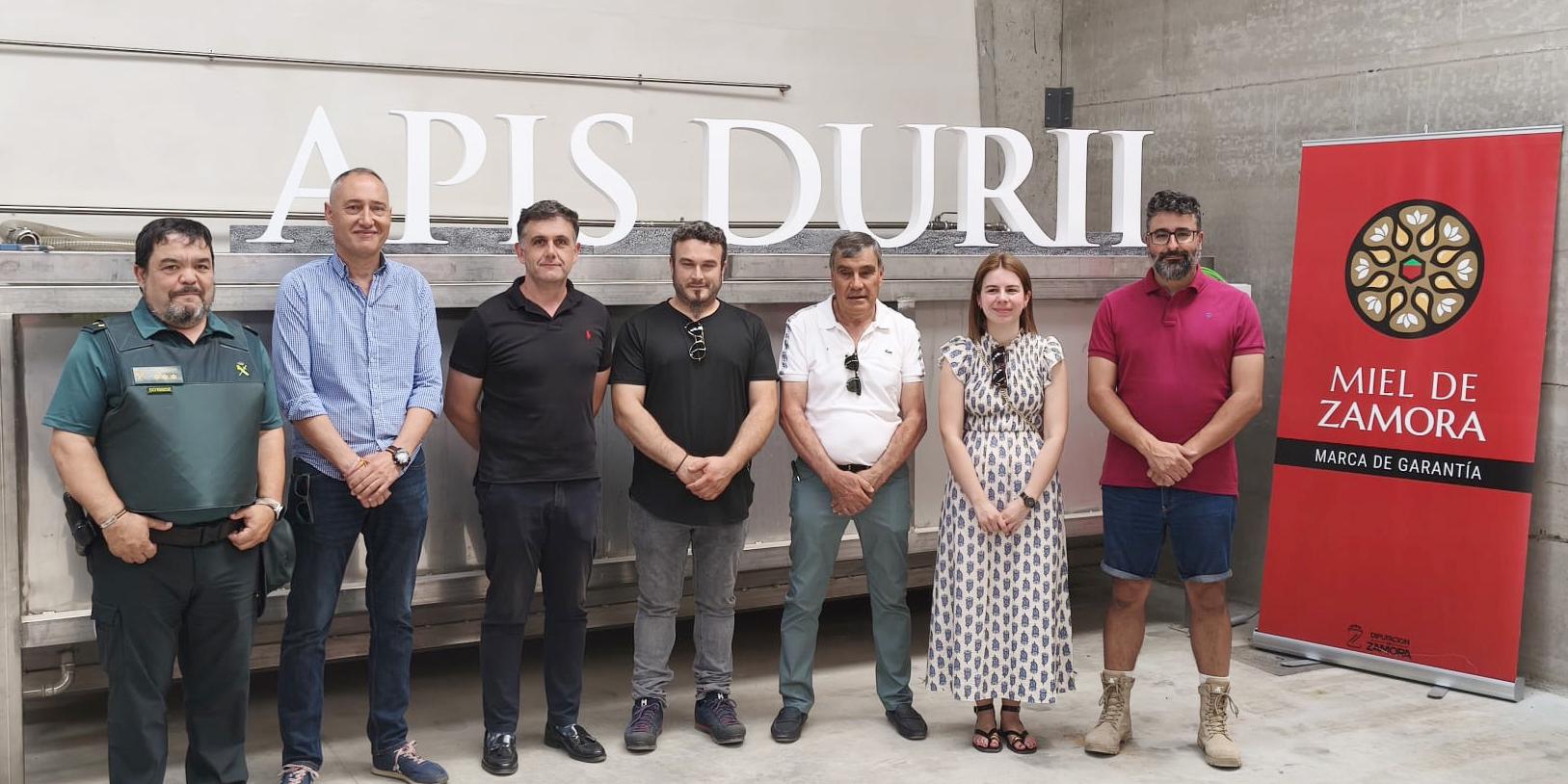 Inauguración de la nueva línea de envasado y etiquetado de miel ubicada en Mombuey
