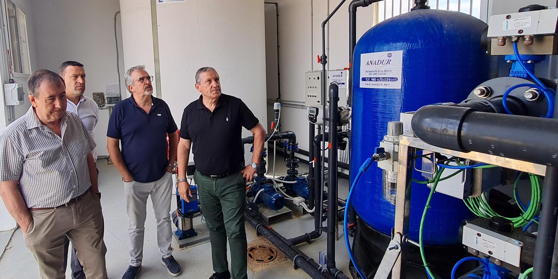Momento de la visita visitado a la nueva Estación de Tratamiento de Agua Potable de Almaraz de Duero