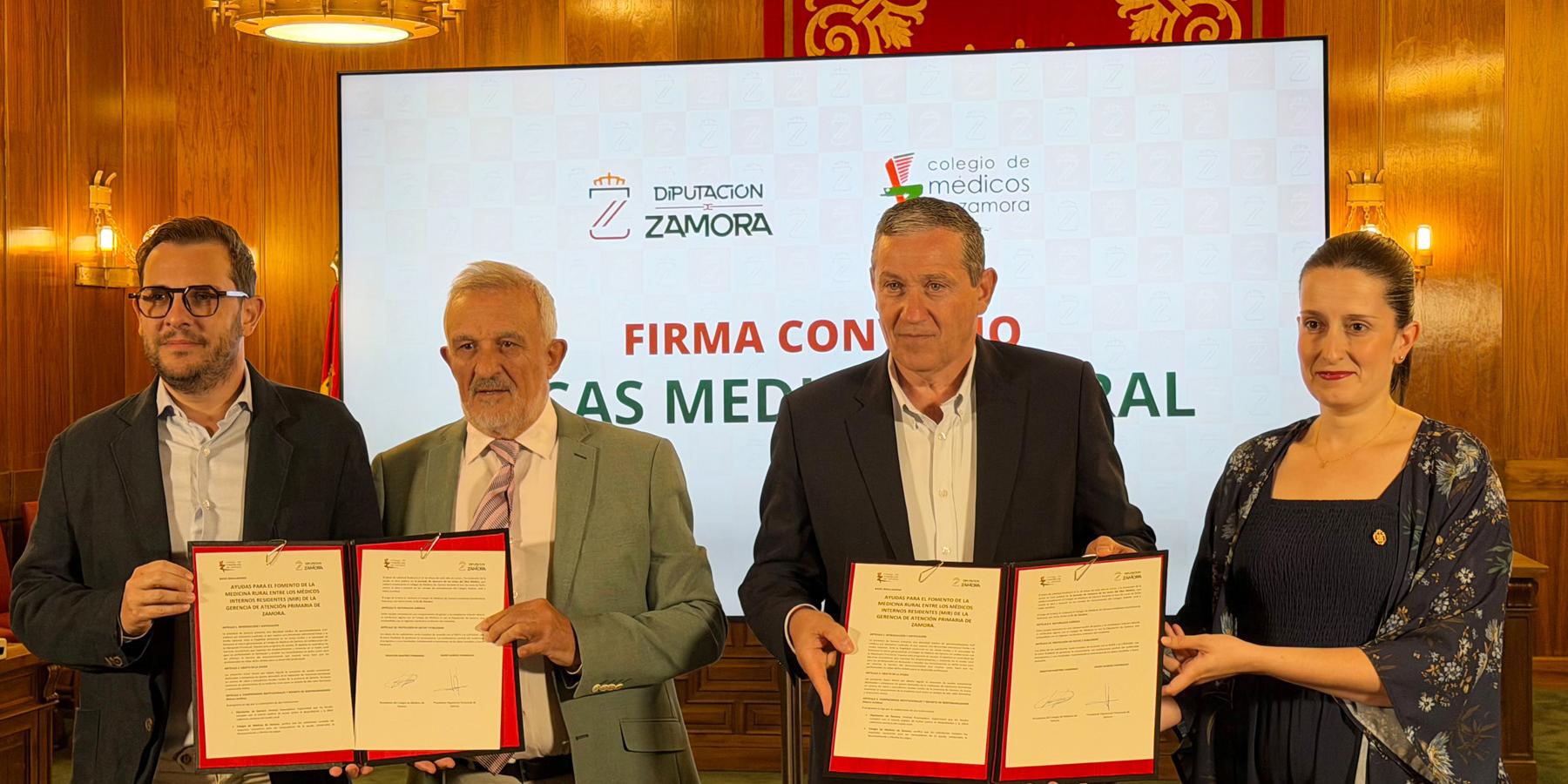 Momento de la firma del Convenio