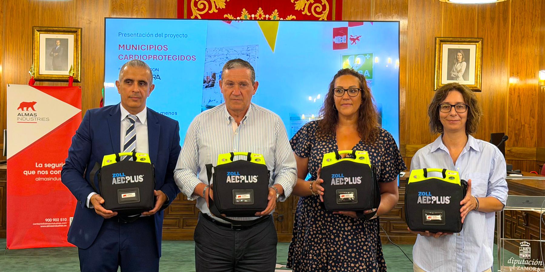 El proyecto incluye la instalación de los desfibriladores en ubicaciones accesibles y la formación necesaria para garantizar su uso adecuado