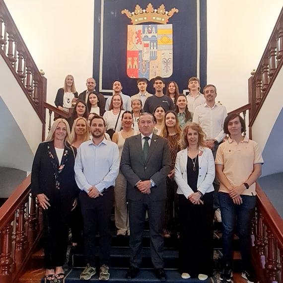 Recepción a los participantes de Operación Raíces 2026 en el Palacio de La Encarnación.
