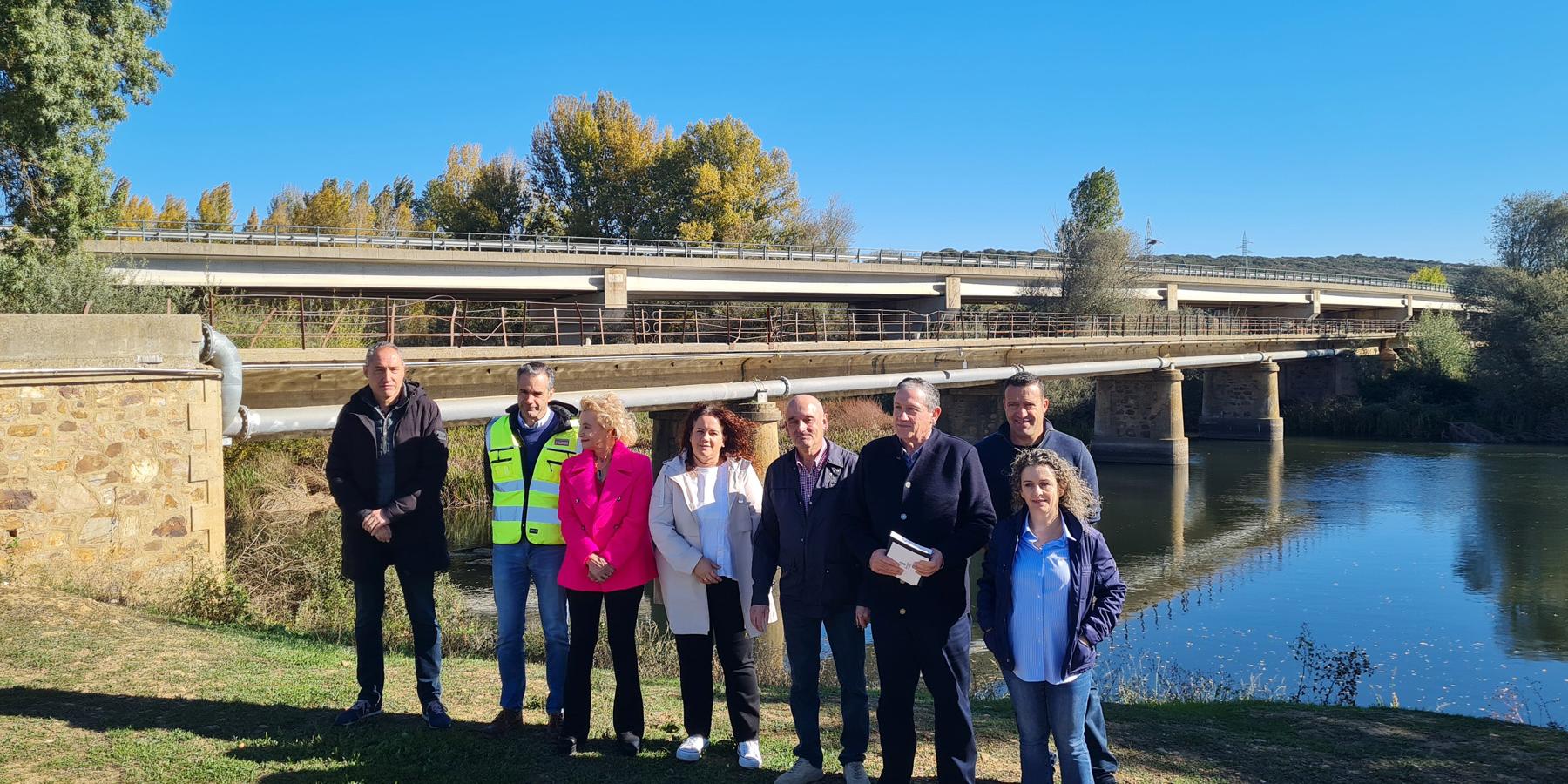 La Diputación pretende recuperar el uso de este paso sobre el río Órbigo, proporcionando a los vecinos una alternativa de comunicación directa con la margen izquierda.